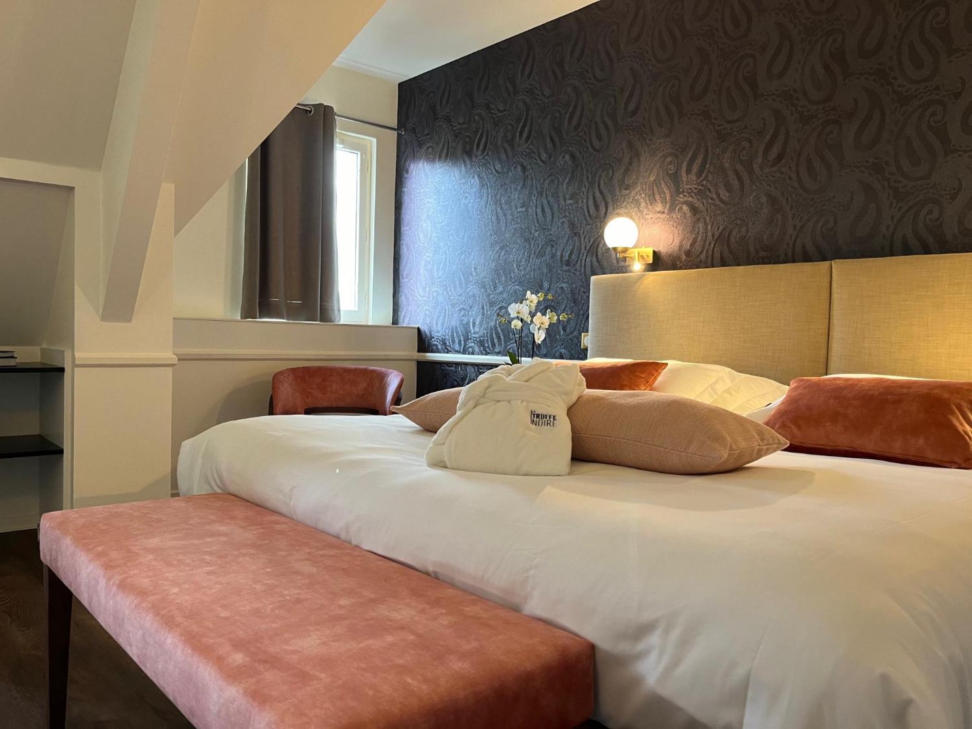 Hotel La Truffe Noire Брив ла Гайард Екстериор снимка